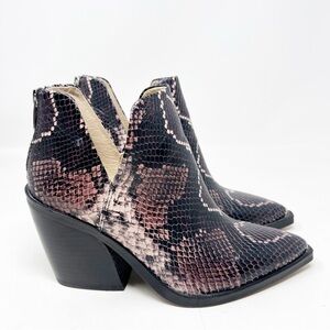 VINCE CAMUTO GIGIETTA MAUVE SNAKESKIN PRINT POINTED TOE BOOTIES WOMENS SZ 7